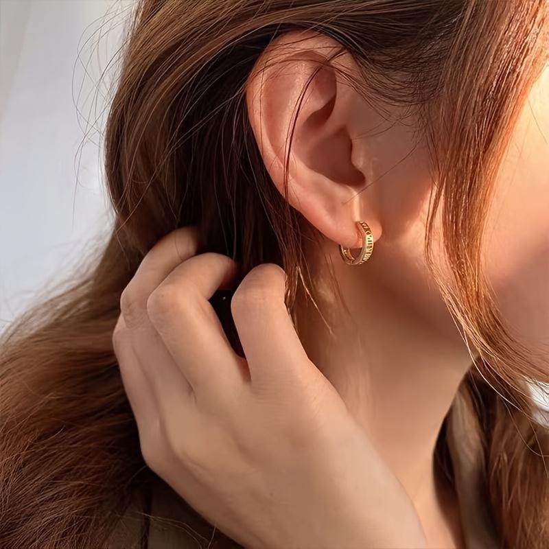 4pcs Women's Roman Numeral Ear Clips for Daily Wear